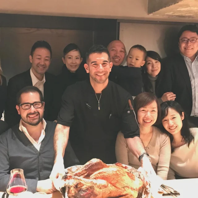 🦃THANKSGIVING RESERVATIONS OPEN 1 NOV 12 NOON JST🦃 THANKSGIVING AND CHRISTMAS DINNER COURSES (日本語は英語の後に続きます) We will be open for Thanksgiving, Christmas Eve, and Christmas Day this year. We will be holding our annual special Thanksgiving Dinner Course this year over THREE days, November 26 (Wednesday), November 27 (Thanksgiving Day) and November 28 (Friday). We will be serving a traditional Thanksgiving feast featuring: -Spinach and Artichoke Dip with House made Focaccia -Warm Japanese Kabocha Pumpkin Soup -Oven Roasted Turkey from Ishikawa Prefecture with all of the traditional Thanksgiving side dishes (cornbread stuffing, roasted vegetables, cranberry sauce, etc.) -A selection of seasonal desserts We will do one seating at 19:00 on all three dates. The price will be ¥12,000 plus tax. Reservations will open up on 1 Nov 2025 (Sat) 12 NOON JST. WE WILL ONLY ACCEPT ONLINE RESERVATIONS FOR THIS EVENT. NO TELEPHONE/EMAIL RESERVATIONS. If we have any extra available seating, we will advertise them on our social media. Reservations for Christmas Eve and Christmas Day dinner courses will open up on 1 December 2025 (Mon) at 12 NOON JST. Please check our social media for menu details and event times We look forward to welcoming you in. 特別サンクスギビングとクリスマスコースのお知らせ 11月26日(水)、27日(木)、28日(金)の3日間、毎年恒例のサンクスギビング・ディナーコースを開催いたします。 伝統的なサンクスギビングのごちそうをご用意してお待ちしています! ⭐️ほうれん草とアーティチョークのディップ、フォカッチャ添え ⭐️温かいかぼちゃのスープ ⭐️石川県産の七面鳥のオーブン焼きと伝統的なサンクスギビングのサイドディッシュ(コーンブレッドスタッフィング、ローストベジタブル、クランベリーソースなど)。 ⭐️季節のデザート 3日間とも19:00からの1回のみ。 料金: 12,000円+税。 ご予約は2025年11月1日(土)正午(日本時間)より開始いたします。 本イベントはオンライン予約のみとなります。 電話・メールでのご予約はできません。 お席に余裕がある場合は、SNS等で告知させていただきます。 クリスマスイブとクリスマスデーの特別コースのご予約は2025年12月1日(月)正午(日本時間)より開始いたします。 詳しくは、当店のインスタグラム・フェースブックをご確認下さい。 皆様のお越しをお待ちしております!